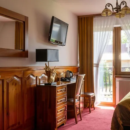 Sadelski Dwor Medical & Apartmanhotel 4*