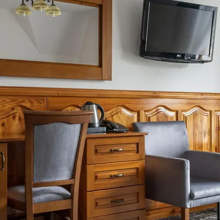 Sadelski Dwor Medical & 公寓式酒店 4*
